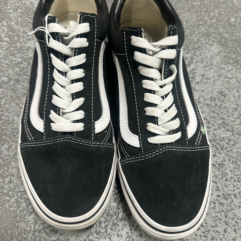 Vans woman’s Black and White Sneakers